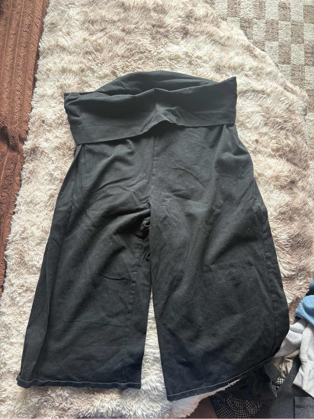 Fold-Over Waist Wide-Leg Bermuda leggings — Black